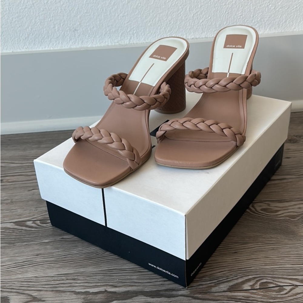 New Never Worn Dolce Vita Coffee -Colored Sanadal Heels!